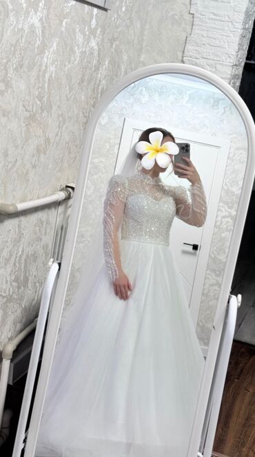 срочно продаю в связи с переездом: Свадебное платье, S, Закрытое, С корсетом, Фатин, А-силуэт, Китай, Пайетки, Жемчуг, Новый