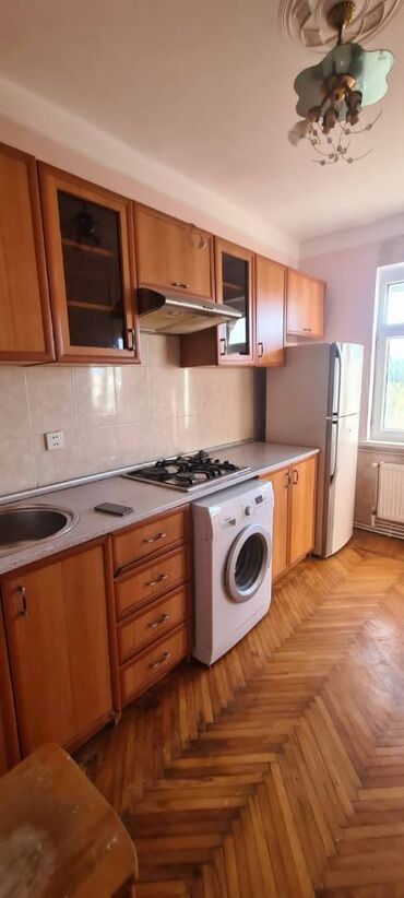 Uzunmüddətli kirayə mənzillər: Sumqayıt şəhəri,9cu mkrda,Araz marketin üstü 9 mərtəbəli binanın 4cü — 6