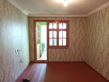 квартира в ипотеку: Sumqayit seheri 8 ci mikrayon 5/4.2 otaq 3 otaqa duzelme seliqeli BOŞ