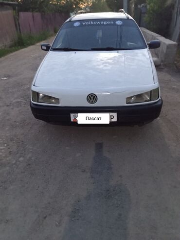 срочно продаю пассат: Volkswagen Passat: 1990 г., 1.8 л, Механика, Бензин, Универсал