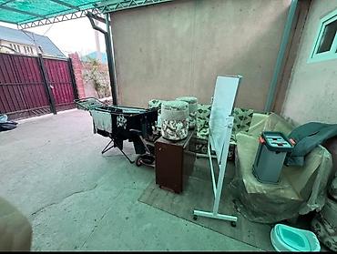 Продажа полдома: 🏡 **ПРОДАЁТСЯ ПОЛДОМА** 📍 Район: Пишпек 🏠 Комнаты: 4 📐 Площадь дома — 8