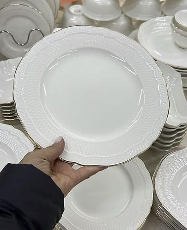 Наборы посуды: Белоснежный столовый сервиз из тонкого фарфора с рельефным узором и — 2