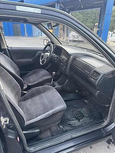 полики на голф 3: Volkswagen Golf: 1993 г., 1.8 л, Механика, Бензин, Хэтчбэк — 8