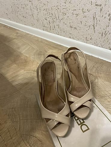 Basanoşka və səndəllər: Bej rəngli qadın platformalı açıq burunlu təkli səndəl (high heel) - — 1