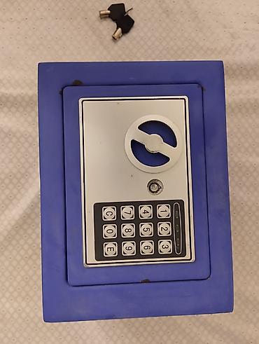 Elektron kodla işləyən pul seyfi satılır. Pul, sənəd və digər şəxsi