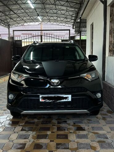 рав 4 2017 год: Чёрный кроссовер Toyota RAV4 с рейлингами на крыше. Этот автомобиль