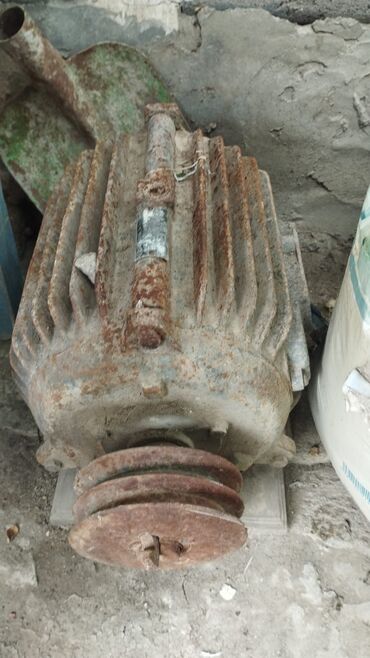 seyf qapi ikinci el: 3 faz motor 8 kv. işləmdir