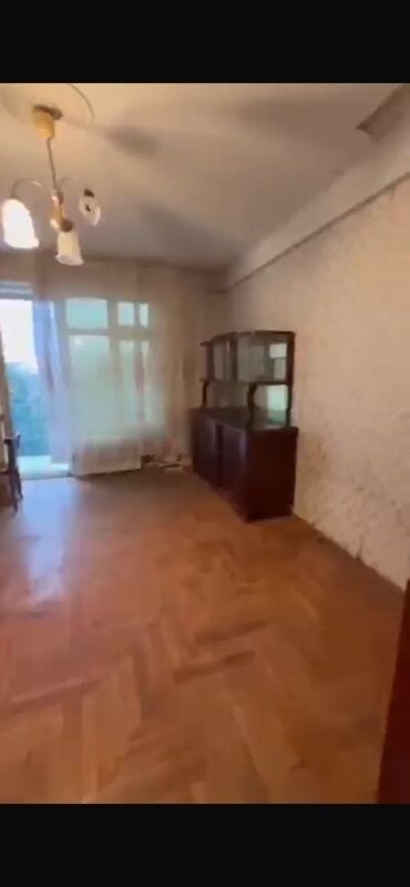 Otaqların uzunmüddətli kirayəsi: 🏡 Bakıxanovda geniş ev satılır Ünvan: Əhmədbəy Ağayev küçəsi 41/45 — 4