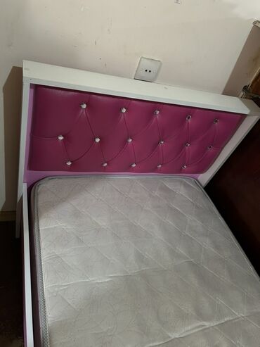 Yataq otağı dəstləri: İşlənmiş, Təknəfərlik çarpayı, Matras ilə, Siyirməsiz, Azərbaycan
