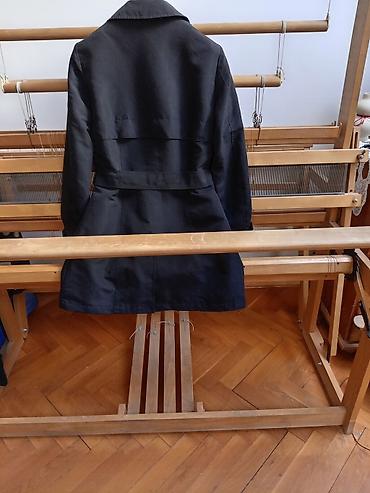 Mantili: Nov, kraći, crni mantil C&A sa kaišem, blago strukiran, ima — 12