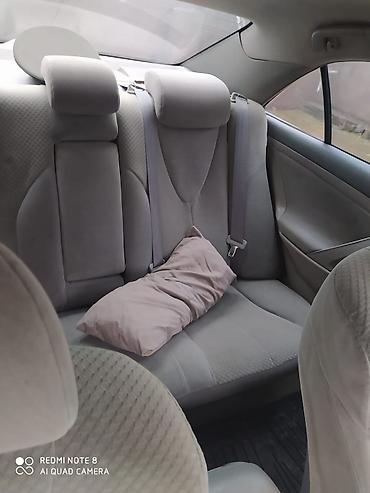 panel pulsuz: Toyota Camry sedan – ağ rəng, geniş və rahat salon. Xüsusiyyətlər: - — 9