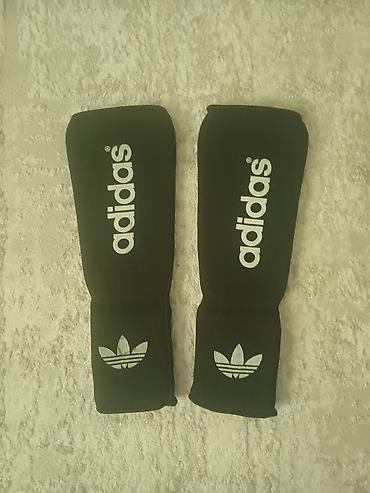Ортезы: Adidas diz qoruyucu qolçaqlar (1 cüt) - Rəng: qara, üzərində ağ — 1