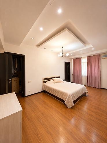 3 комнаты, 138 м², Азия Молл Элитка, 3 этаж, Евроремонт at lalafo.kg 3 комнаты, 138 м², Азия Молл Элитка, 3 этаж, Евроремонт