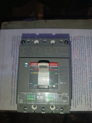 стол трансформер 2 в 1: Электрический автомат, Трехфазные, Напряжение: 160 ампер, Новый