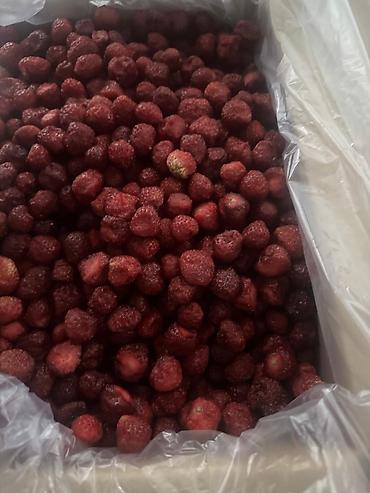 оптом мясо говядина: Замороженная клубника в коробках с полиэтиленовым вкладышем. Ягоды — 1