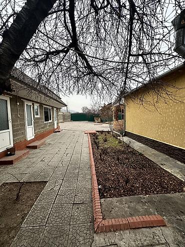 Продажа коттеджей и домов: Продаётся дом в «золотом квадрате» Чолпон-Аты. Вторая линия от трассы — 23