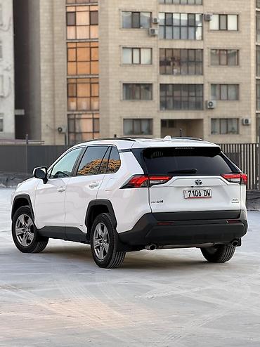 Toyota: Toyota RAV4: 2022 г., 2.5 л, Автомат, Гибрид, Внедорожник — 5