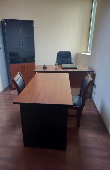 офисная мебель в баку: ❇️Ofis mebeli satilir.desde daxildi dolab,iki masa,2oturacaq, ve 1eded