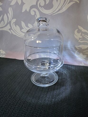 Ostalo posuđe: Bombonijera vitaz kristalno staklo. Bombonijera je bez ostecenja,sve na lalafo.rs — 2 Ostalo posuđe: Bombonijera vitaz kristalno staklo. Bombonijera je bez ostecenja,sve — 2