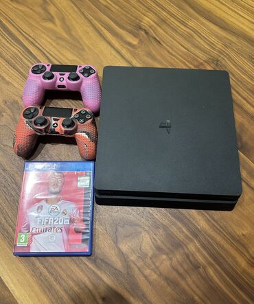 gta 5 ps4 disk: PS 4 slim,1 TB. İdeal vəziyyətdədir. 2 ədəd joystick və oyun qiymətə