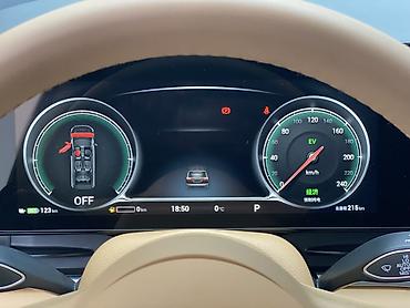 Voyah: Voyah Dream: 2024 г., 1.5 л, Гибрид, Минивэн — 8