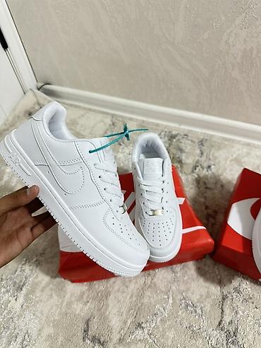 клещ джинсы: Мужские кроссовки, 39, 40, Nike, Новый, цвет - Белый, Платная доставка — 1