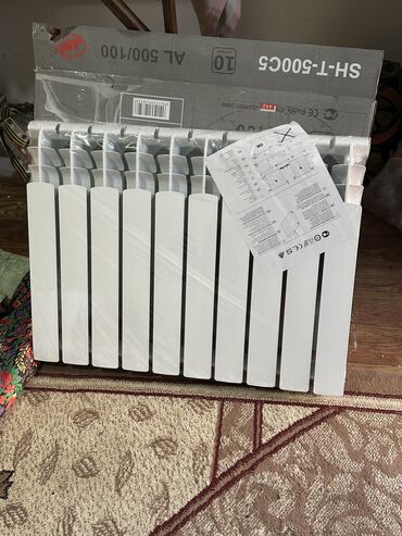 продаю в связи с переездом: Срочно продаю Алюминевый радиатор новая с упаковкой по низкой цене 3