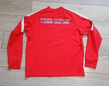 Sportswear: Crvena sportska majica dugih rukava SVN7 (Sportswear), model sa logom — 3