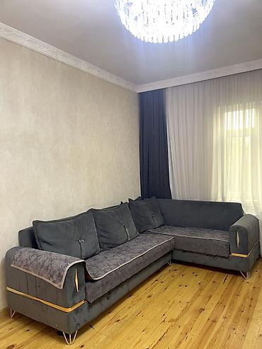 divan dəri: L‑şəkilli yumşaq künc divanı - Rəng: tünd boz/antrasit tonları - — 1