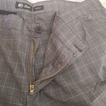 Pantalone: Prodajem slim fit pantalone udobne savrsene za izlaske poslovne i — 11
