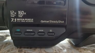 Videokameralar: Sony HD peşəkar videokamera Xüsusiyyətlər: - HD video çəkilişi - — 6
