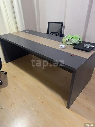 Ofis dəst mebeli: Çox az işlənmiş yüksək keyfiyyətli ofis mebeli. Divan, TV-stend, iclas — 8