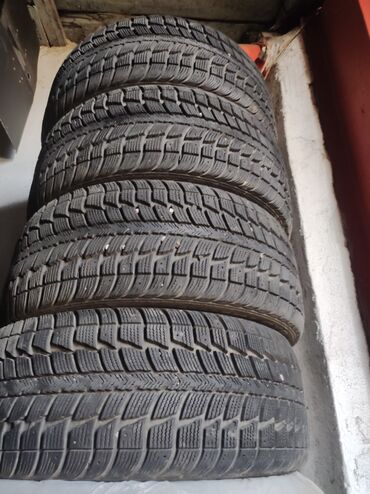 r17 subaru: Зимние шины 235/45 R17 Комплект 4 шт Протектора жирные В хорошем