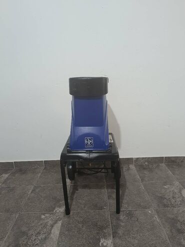 stolica lezaljka za plazu: LUX seckalica-drobilica u odlicnom stanju, radi bez greske