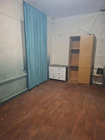 Долгосрочная аренда комнат: Сдаётся дом 2 комнаты до апреля. Есть холодильник, автомат,во внутрь — 7