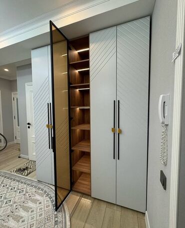 Шкафы для одежды: Мебель на заказ, Элегантный гардероб в современном стиле, выполненный — 40