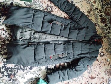 Пуховики и зимние куртки: Продаю зимние куртки б/ у, в очень хорошем состоянии Цена за каждую