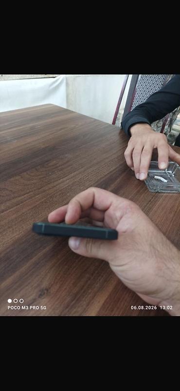 poco f4 pro: Məhsul: Kompakt ölçülü smartfon (qara), iki arxa kamera və ön kamera — 4