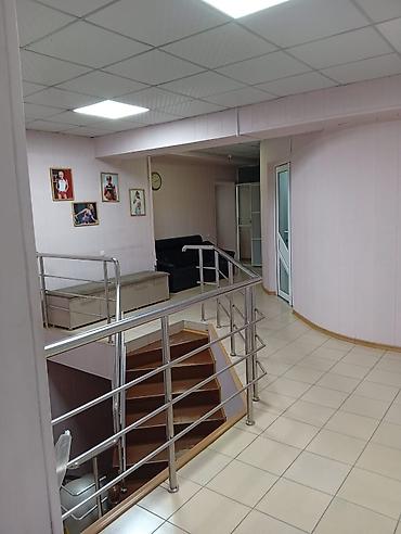 под массаж: Косметологическая студия 320 м², 7 комнат, С ремонтом, Без оборудования, Многоэтажное жилое здание — 3