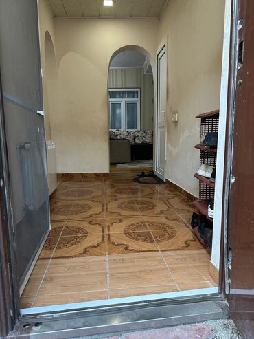 Uzunmüddətli kirayə mənzillər: Xırdalanda 5 nomreli mektebin yaxinliqinda yerlesir otaglari genisdir — 10