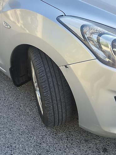 hyundai i30 stop: Hyundai i30: 1.6 l | 2013 il Universal — 4