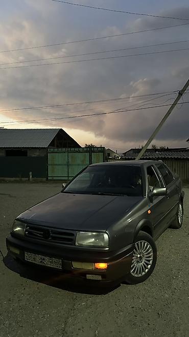 венто 1995: Volkswagen Vento: 1993 г., Седан — 1