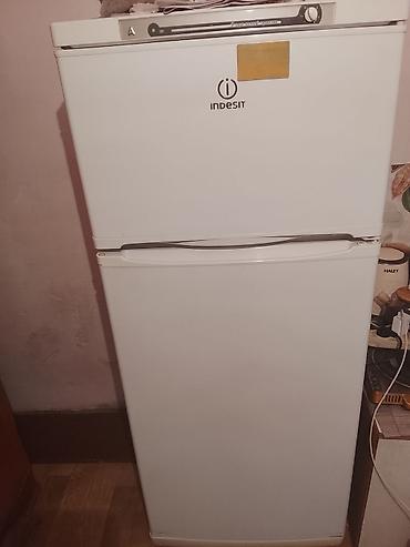 Холодильник Indesit, двухкамерный, с верхней морозильной камерой