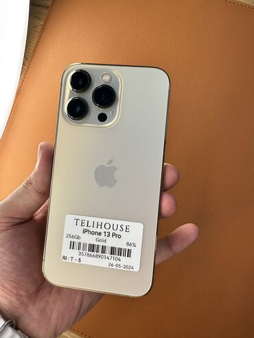 Apple iPhone: IPhone 13 Pro, Б/у, 256 ГБ, Золотой, Зарядное устройство, Защитное стекло, Чехол, 86 %