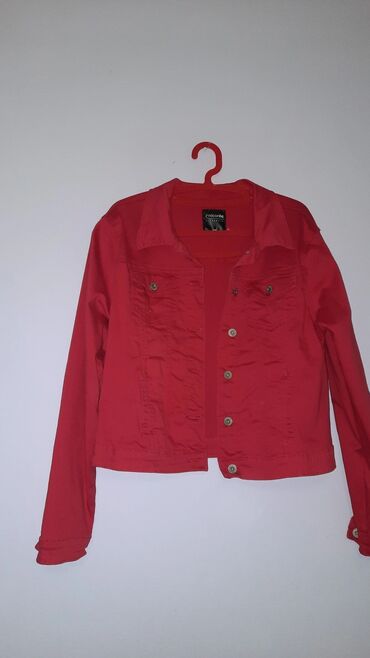 Ostale jakne, kaputi, prsluci: Crvena jaknica. Za prolece. Jako se lepo kombinuje. Nova. Za svaki
