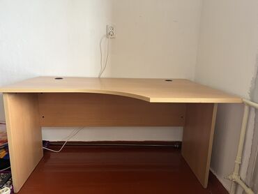 компьтерный стол: Компьютерный Стол, цвет - Коричневый, Новый