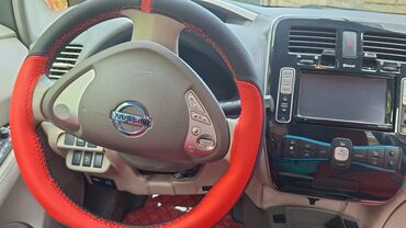 велюровые ковры для дома: Bu Nissan avtomobilinin interyeri qırmızı və qara rənglərdə tərtib
