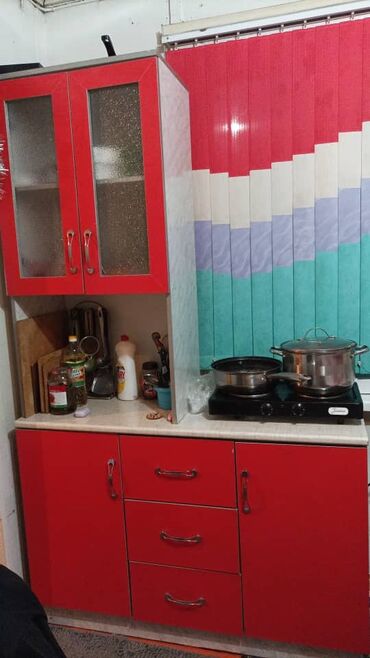 bleu de chanel цена в бишкеке: Кухонный гарнитур, Шкаф, Уголок, цвет - Красный, Б/у