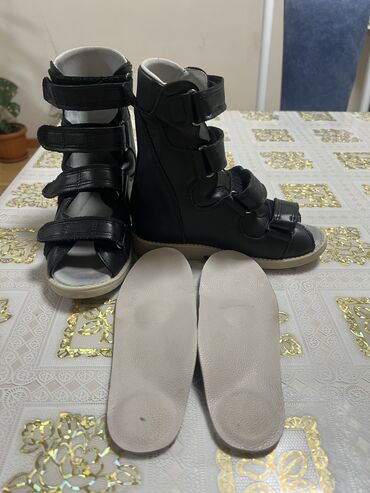 Жаш балдардын бут кийими: Ортопедические ботинки со стельками размер 31 почти новые