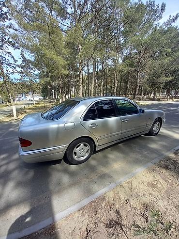 Mercedes-Benz: Mercedes-Benz E-Class: 2 l | 1997 il Sedan — 2